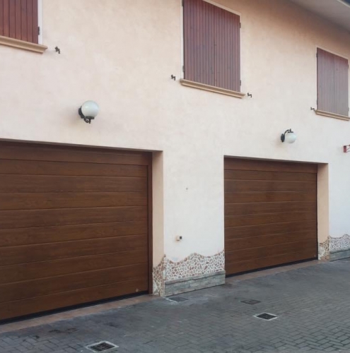 49 Vignali Simone Infissi-Style Portone per garage style legno